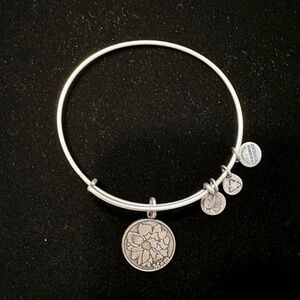 Alex and Ani - MOM - Wire Bangle Bracelet - NWOT